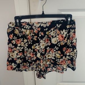 Perfect for Summer Floral print shorts Size Medium